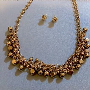 Necklace and earring set